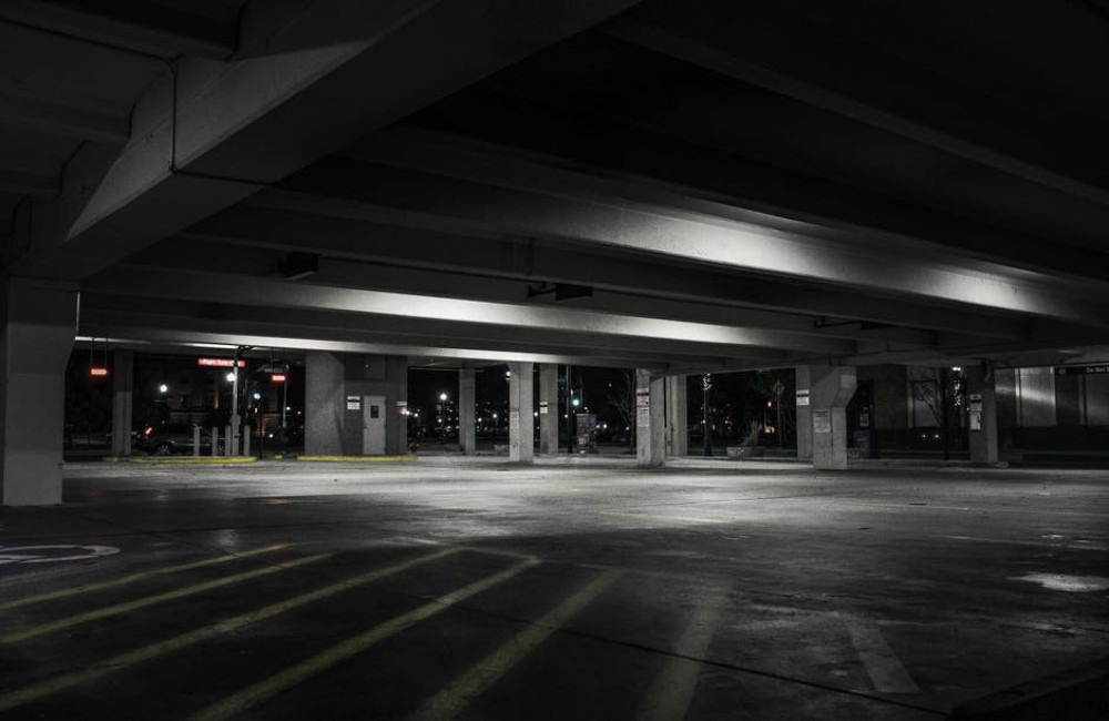 Is je auto parkeren op Schiphol goedkoper dan een taxi?